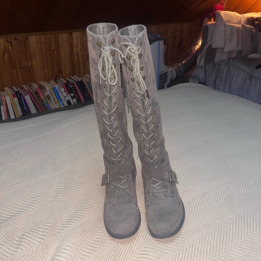 Stylish Women's Knee-High Boots - Picture 7 of 13